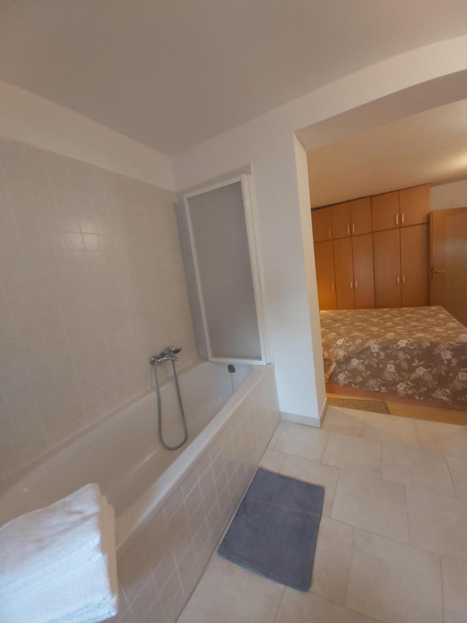 Apartman Luce With Shared Pool Zadar Exterior photo